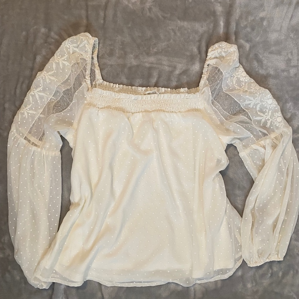Love Stitch Puff sleeve blouse